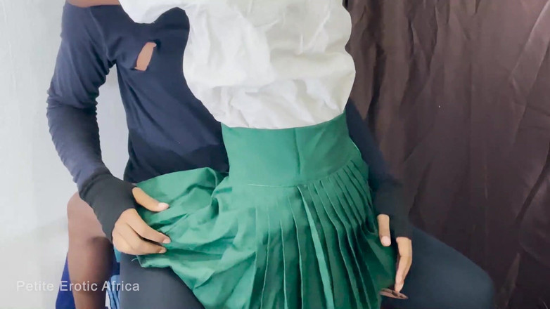 Petite Erotic Africa: Kleine liebhaberin reitet und lässt mich auf ihren flachen arsch...
