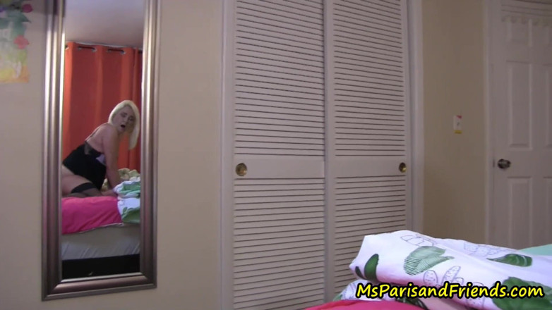 Ms Paris and Friends: Nevlastní máma/nevlastní syn před spaním