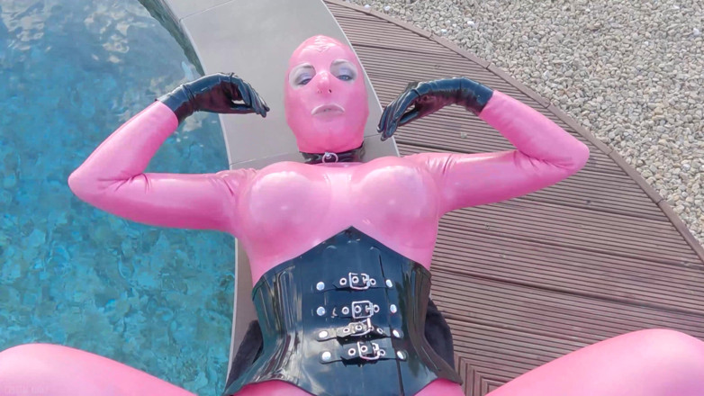 Cristal Kinky: Cristal kinky bambola di gomma rosa scopata all'aperto punto di...