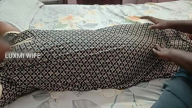 Luxmi Wife: Buurjongen naaktmassage voor vrouw -1