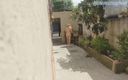 Active Couple Arg: Voyeur soused nahý na chodbě a sledují ji z ulice