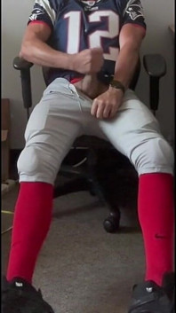 Jockdad87 futbol üniforması içinde mastürbasyon yapıyor ve döl atıyor