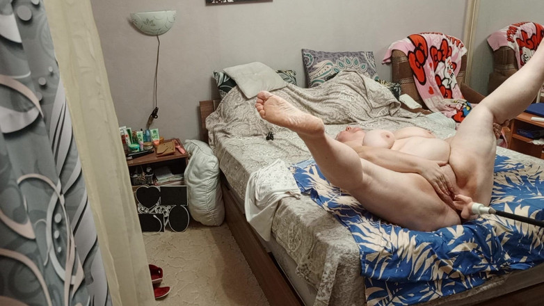 Zona901: Sexuální stroj šuká šťavnatou kundičku macechy