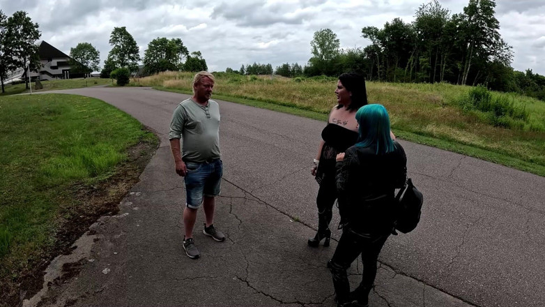 Lady Lena XXX: Domina Date/ Loser Sklave Bekommt Was Er Verdient