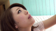 Caribbeancom: 毛茸茸的亚洲女孩吮吸和骑大鸡巴