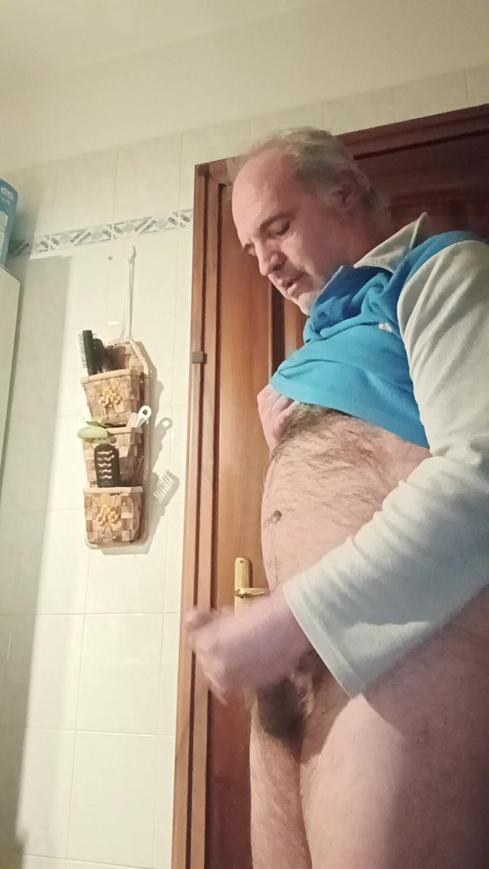 Setesesso7: A Wank in My Bathroom Before Going to Sleep!