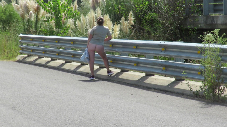 Milfcamsex: Patricia sur le pont sur la route