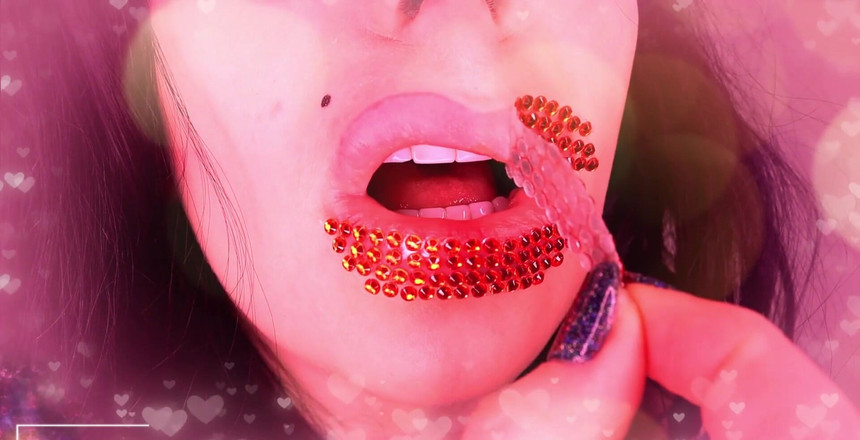 Goddess Misha Goldy: 私の唇を見てください、それはすべて光沢のあるラインストーンで覆われています!彼らは美しいですか?彼らは手招きします!化かす！