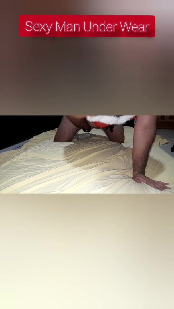 Davidandrexxx: Berseronok dengan pakaian dalam merah seksi