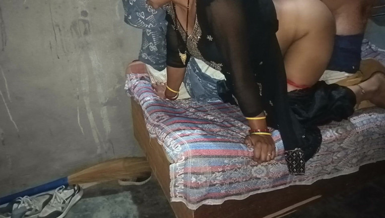 Savita5343: Indianca mea bhabhi sexy m-a prins când mă masturbam complet în...