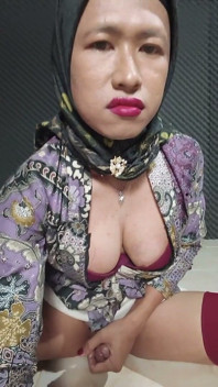 Hijab Tranny Ass Getting Big Dildo Inside