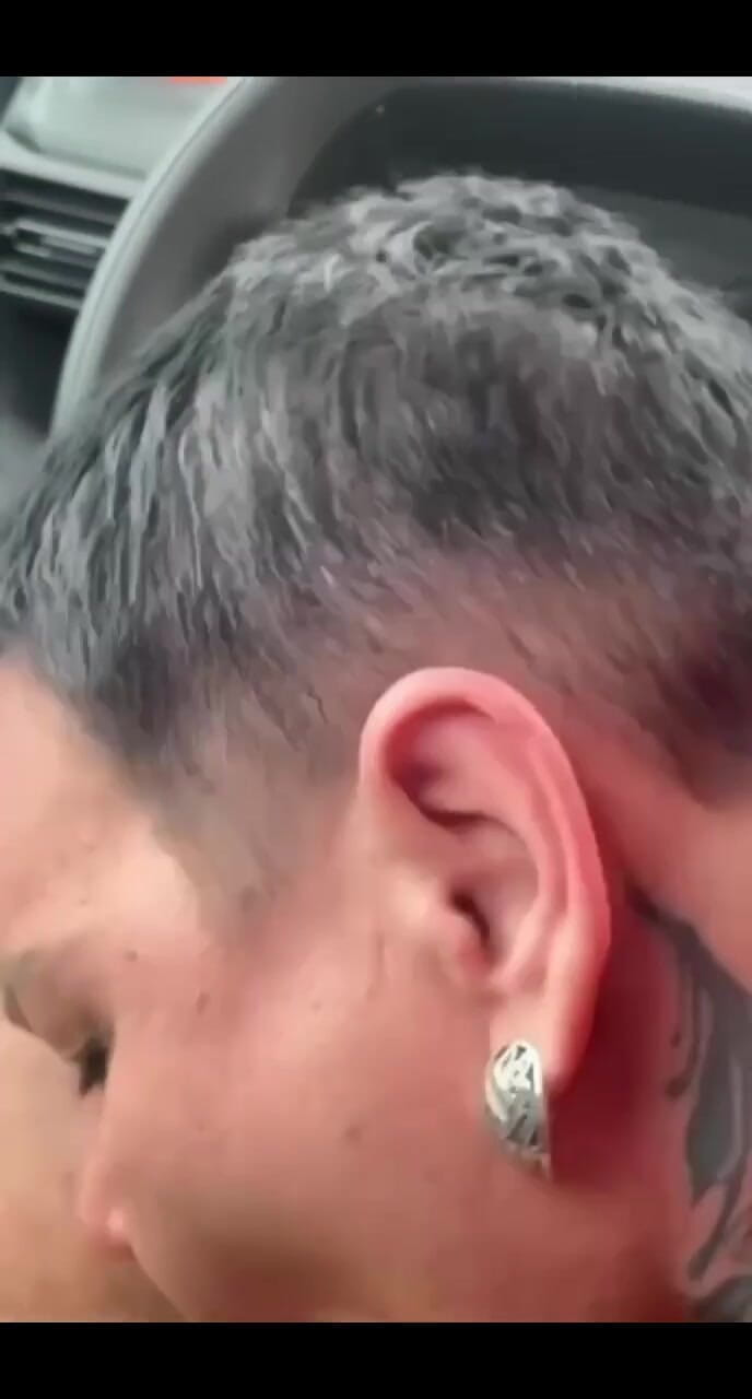 KarmenMilf: Melampau dalam kereta, blowjob panas, dan banyak air mani