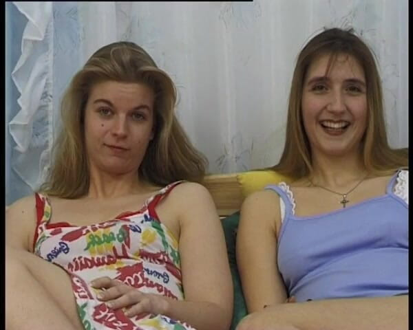 YOUR FIRST PORN: Sapık üvey kız kardeşler Cindy ve Sandra