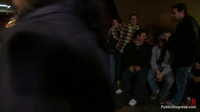 Public Disgrace by Kink: Heet schande-lid ervaart voor het eerst seks en bondage