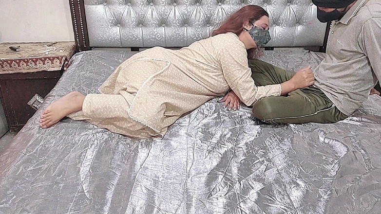 Pakistani CoupleX: Hintli desi yenge baş ağrısı çekti, bu yüzden üvey erkek kardeş onu...