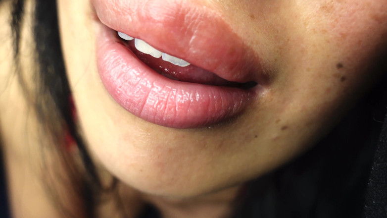 Asmr_mouth: Посмотри, что этот мика заставляет меня делать
