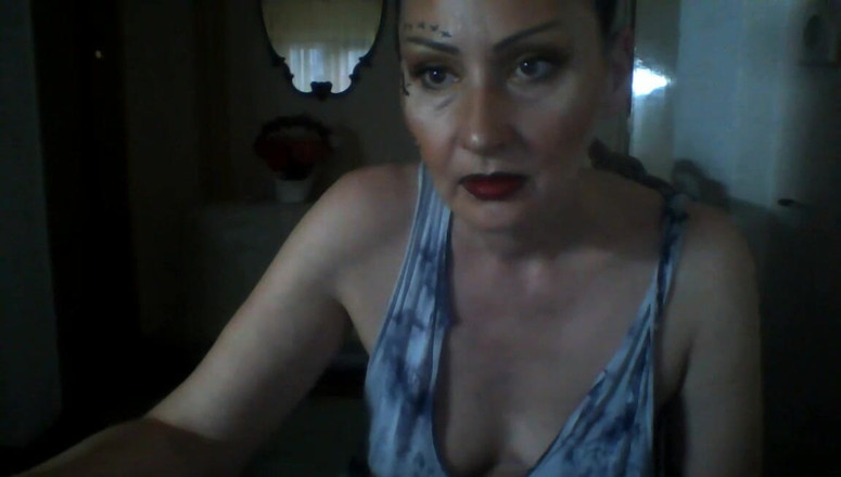 Dominatrix Redsonyja: Sapaan untuk Fetish Kaki Hanya Menjilat Dan Kaki Merokok