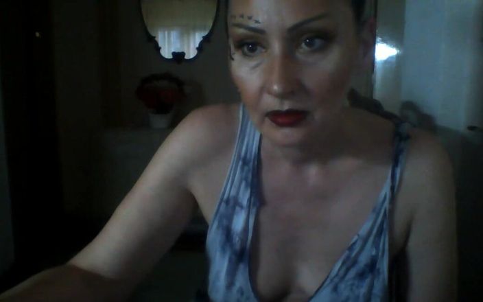 Dominatrix Redsonyja: Pozdravy pro foot fetiš jen trochu lízání a kouření nohou