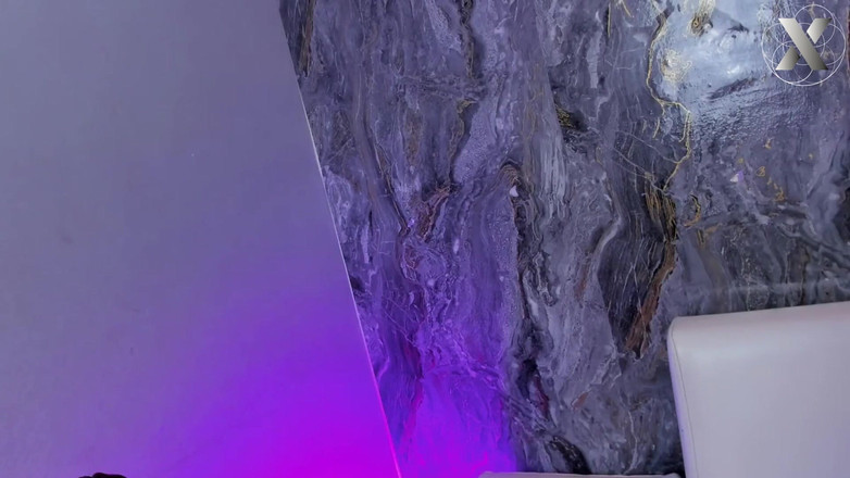 Squirt rain: 舐めるのにぴったりのマンコがある...そして彼女はそれを知っています