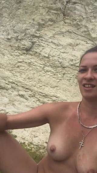 SexyAlbinaKiss: Masturbation sur la plage
