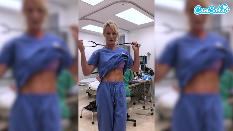 CamSoda: Fit MILF Enfermeira É Demitido Por Se Masturbar No Hospital