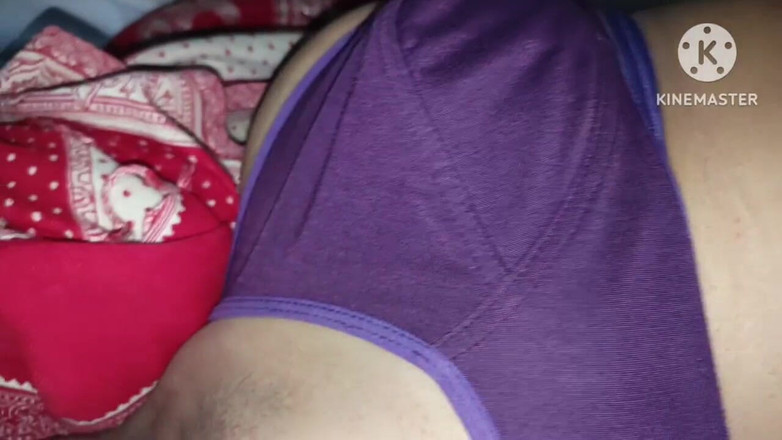 Savita5343: Mladší nevlastní bratr šukal svou nevlastní sestru vzadu