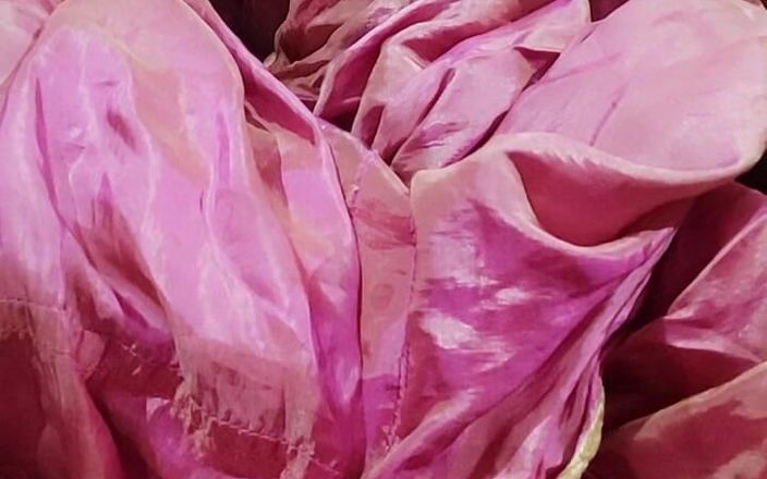 Satin And Silky: Cetim seda punheta pornô - esfregando cabeça de pau com cetim...