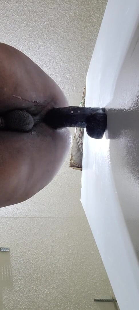 Truestarr: 14 inçlik dildo beni maksimuma kadar genişletiyor. İşememi sağladı