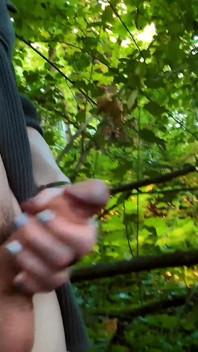 Ils manquent de se faire prendre ! Pisse, exhibition, éjaculation dans les bois