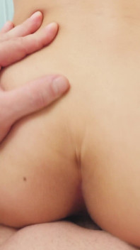 Азиатская тинка Jade Kush с волосатой киской и идеальными натуральными сиськами