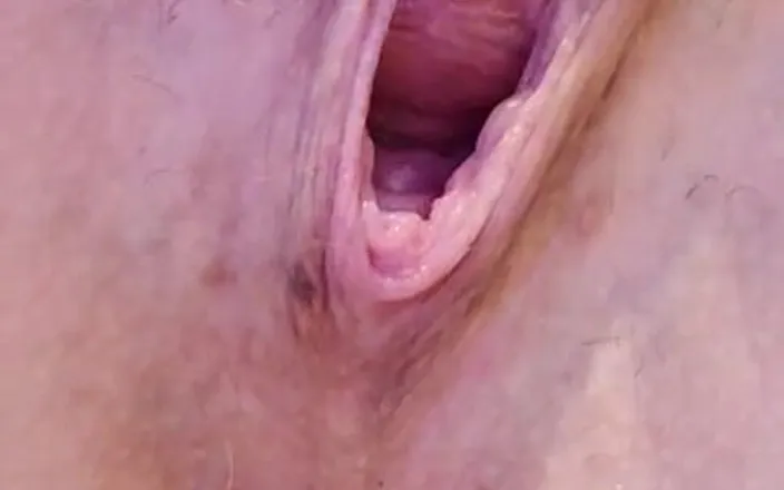 Xxxcountrygirl69: Sexy MILF Fucks Her Pussy