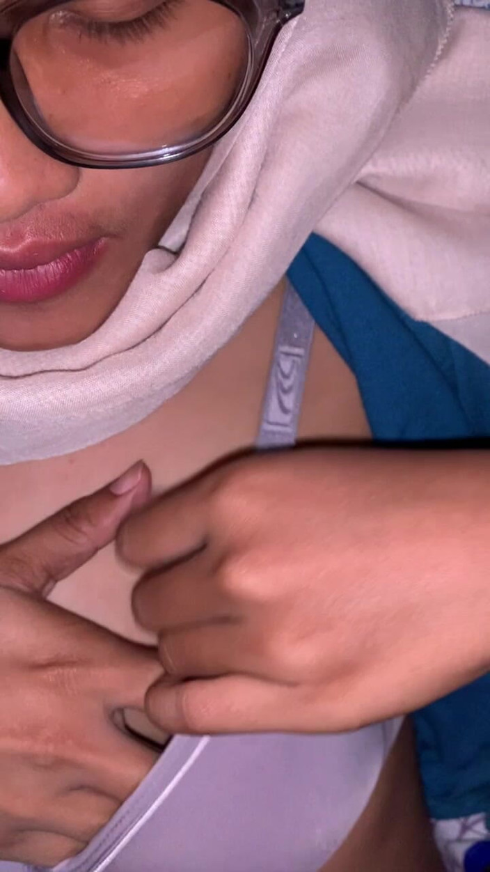 Indo Girl: 아름다운 히잡을 쓴 여친 안경은 매우 매혹적인
