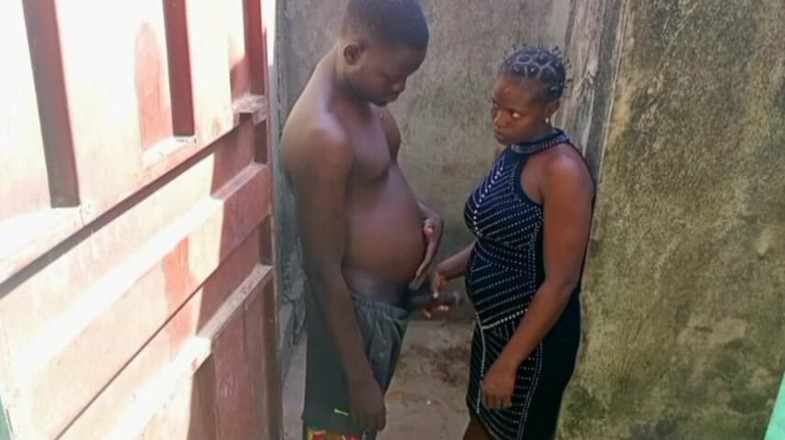 Pornsexlive: Voisine africaine dans un coin