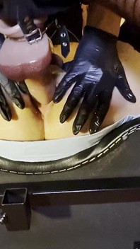 Głęboka lekcja strap-onów dla tyłka sissy dziwki