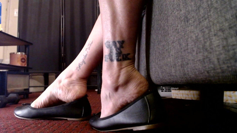 Abby Anna: Ankle Cross Ballet Bermain Dip Dip Dangle
