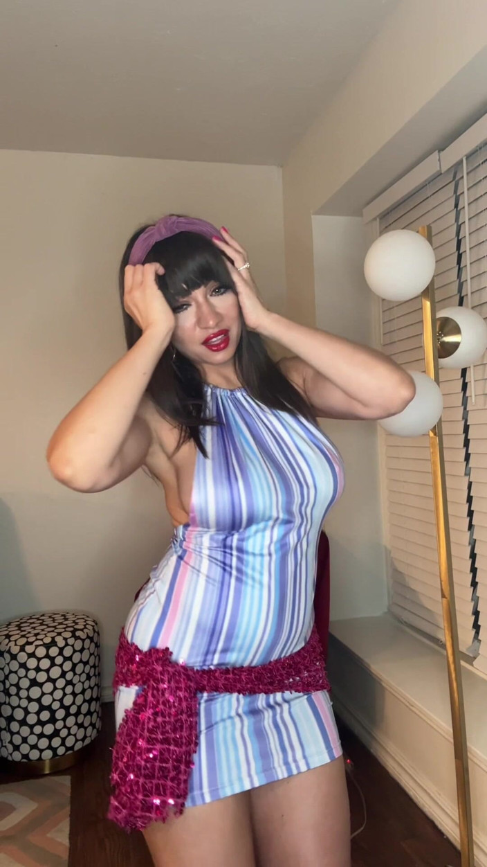 Sasha Pearl: Egyptian MILF Sasha Pearl in Bellydancing Striptease