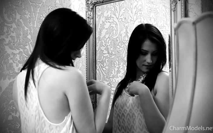 CharmModels: Sabrina sexy im spiegel