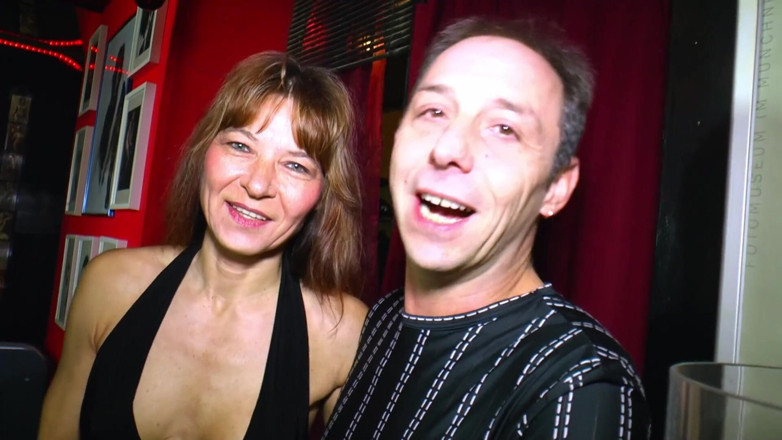 Gang Bang Germany: Orgie cu club de schimb de parteneri soții fierbinți legate și...