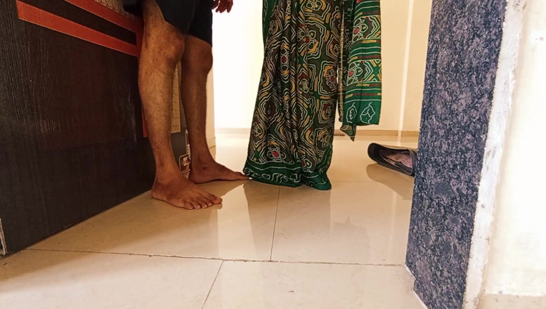 Harder299: Tía india vecina casada follada mientras está sola en casa...
