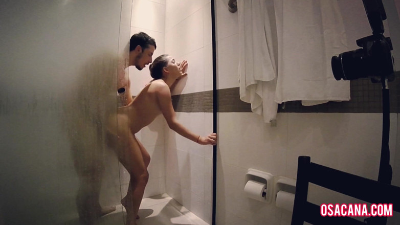 Amateur world: Menumbuk hottie di bilik mandi