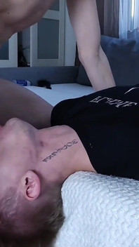 Büyük yaraklı iki iri güzel kadının tatlı seksi