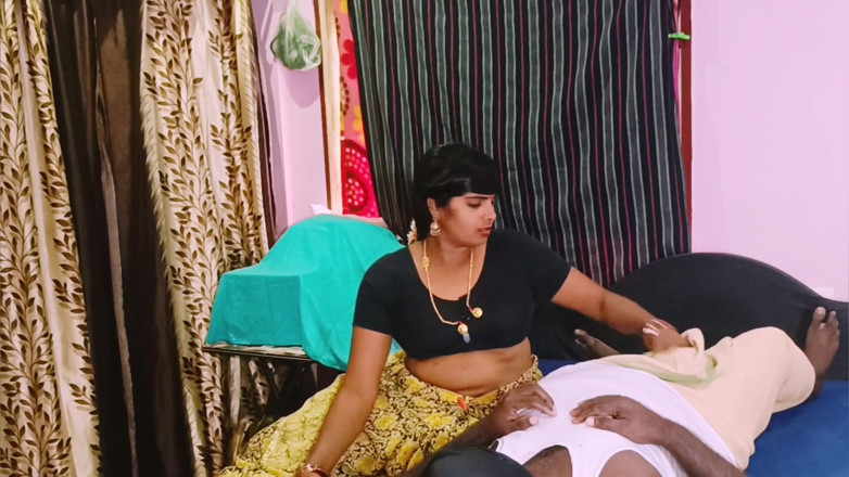 Telugu honey lips: Videoclip complet. În timpul absenței soțului ei, tânăra noră s-a implicat în...