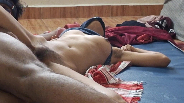 Sexy chinni: Sari ateşli sevgilimi sikiyor