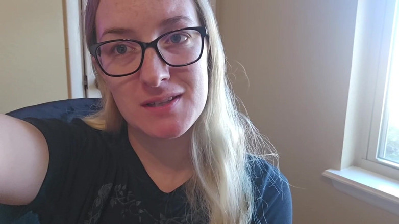 Mama_Foxx94: Passioni promiscue: la fantasia di seduzione di una milf bionda