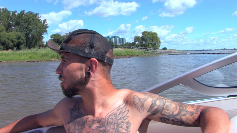 Gangbang team: Six People on a Boat in Open Water Getting Wild