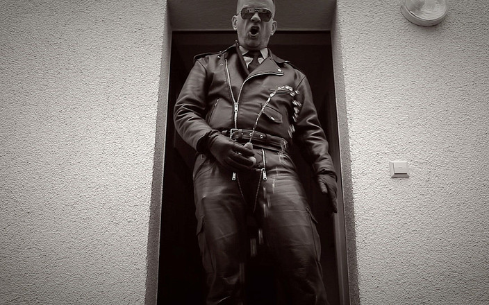 GERMANE_XL: Ledermann 3 - XL Carico di Sperma &amp;