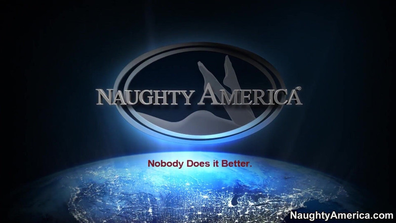 Naughty America: Naughty America Dani Daniels neukt op kantoor en toont haar...