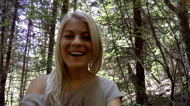 Amateur Pornos XXX: Pisseuse Jasmine Rouge - Ratu Kencing Jerman kotor melepasi aliran emas...