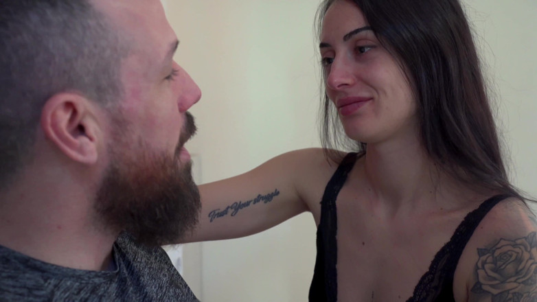 Hume Love: Моя дівчина розповідає мені свої фантазії перед сном, і вона так збуджується, що ми трахаємося, поки я не кінчу їй на обличчя