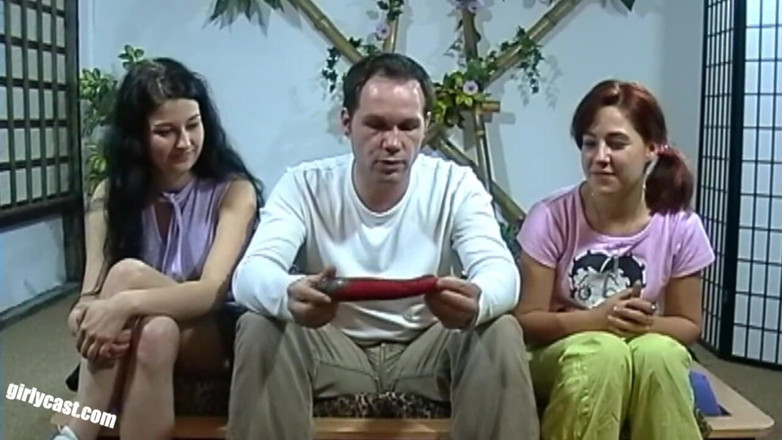 Girlycast: Celine ve Paulina ilk lezbiyen deneyimi